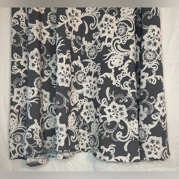 Ashley Blue Women’s Knee Length Skirt Size Large - Picture 4 of 10